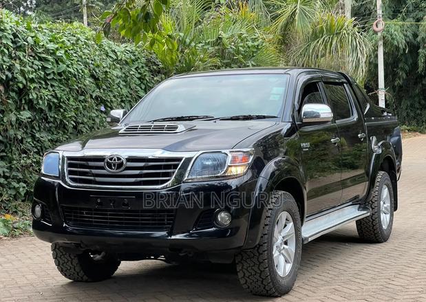 Toyota Hilux 2016 Black