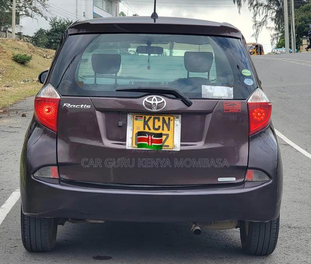 Toyota Ractis 2010 Maroon