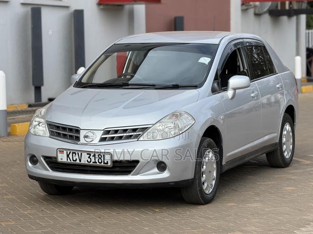 Nissan Tiida 2013 Silver