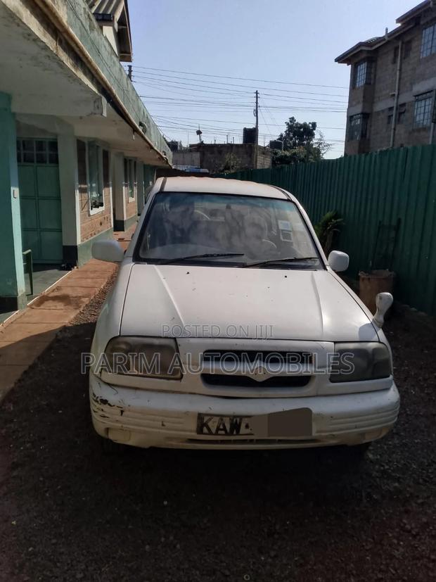 Suzuki Escudo 2000 White