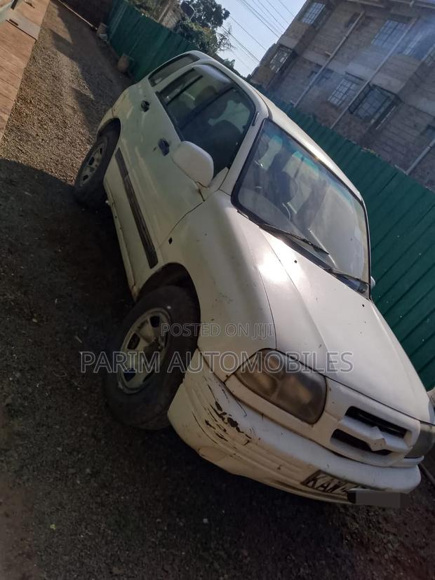 Suzuki Escudo 2000 White
