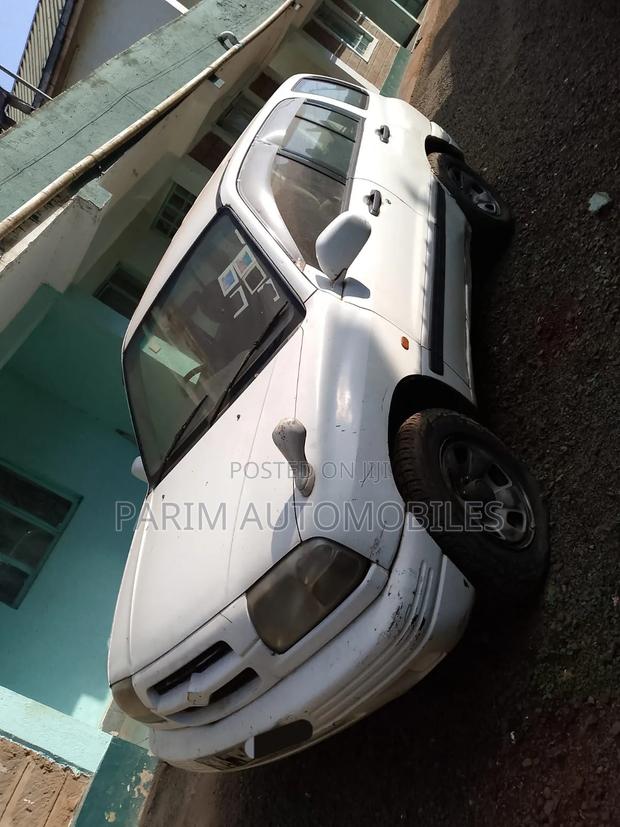 Suzuki Escudo 2000 White