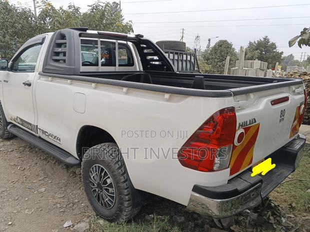 Toyota Hilux 2018 White