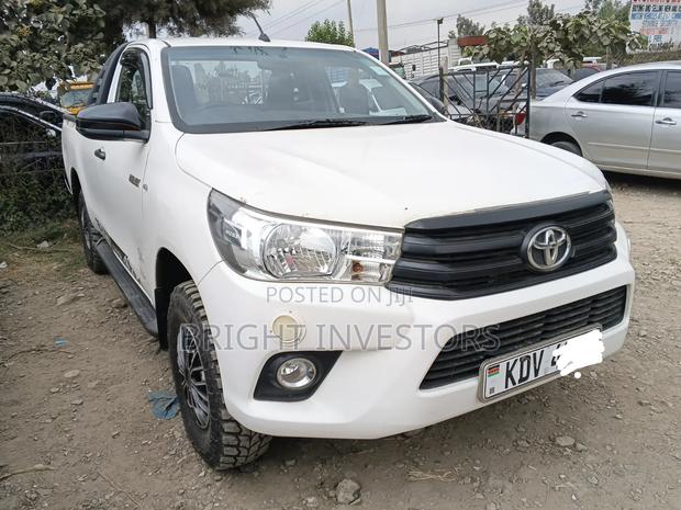 Toyota Hilux 2018 White