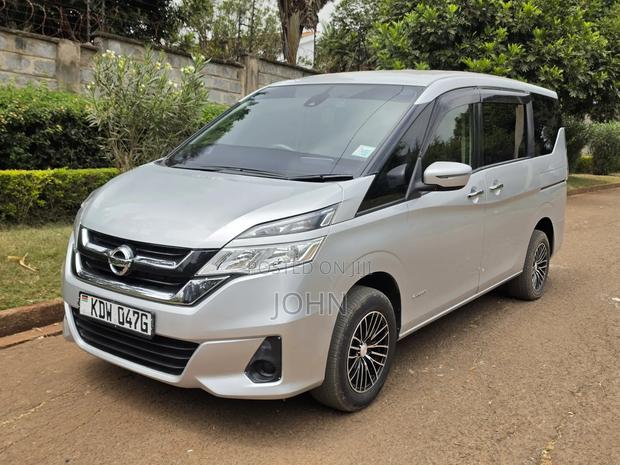 Nissan Serena 2018 Silver