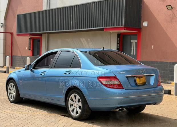 Mercedes-Benz C200 2011 Blue