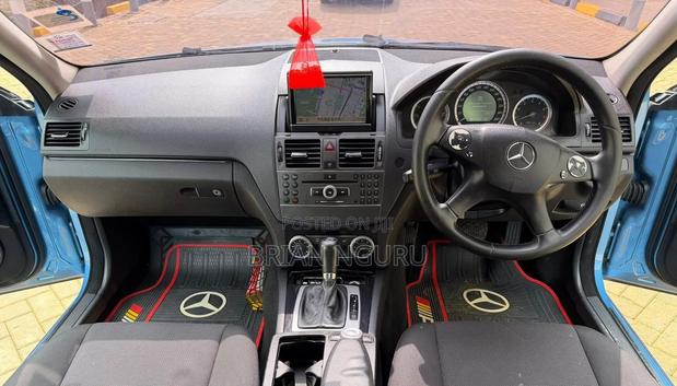 Mercedes-Benz C200 2011 Blue