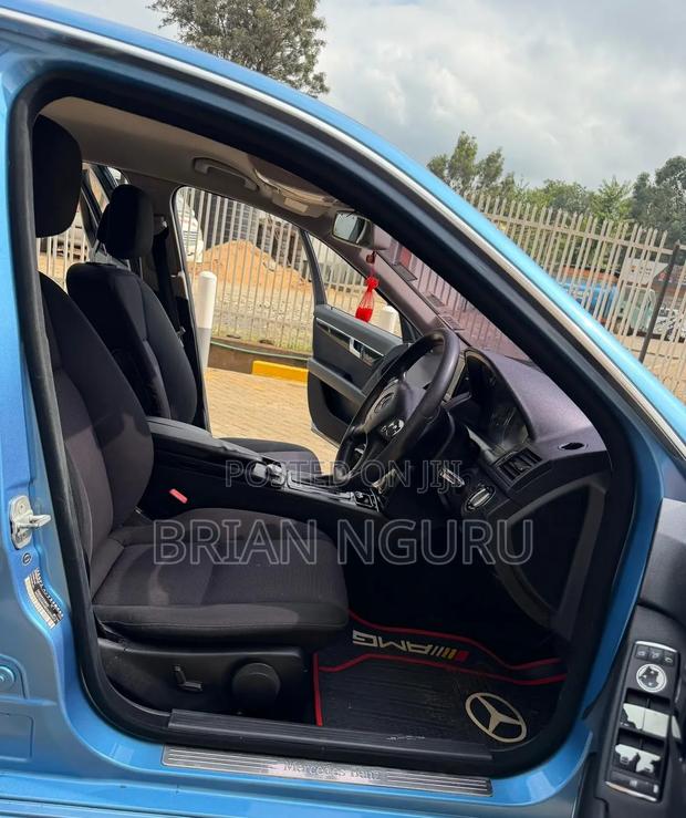 Mercedes-Benz C200 2011 Blue