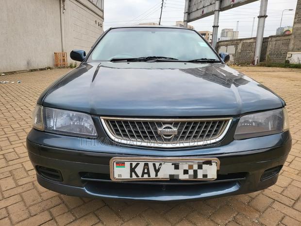 Nissan Sunny 2000 Blue