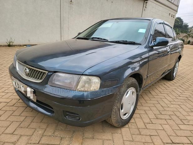 Nissan Sunny 2000 Blue