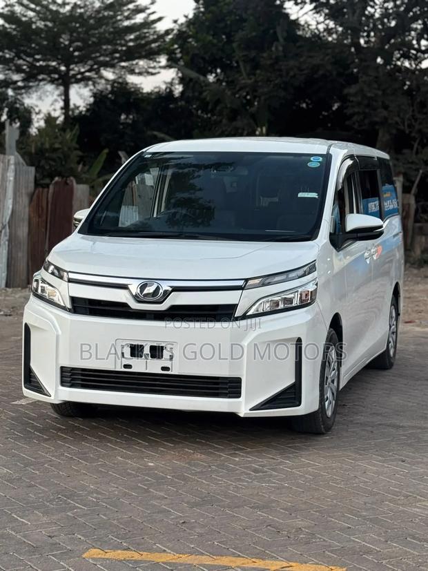 Toyota Voxy 2019 White