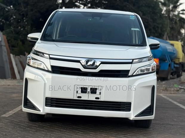 Toyota Voxy 2019 White