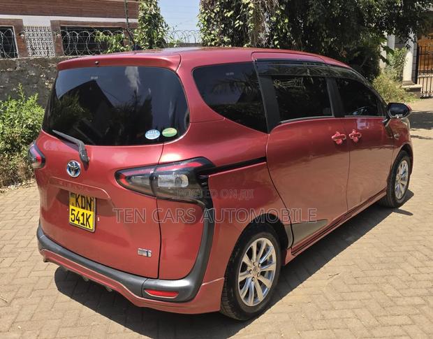 Toyota Sienta 2017 Red
