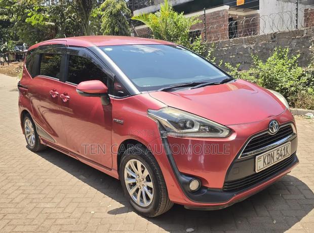 Toyota Sienta 2017 Red