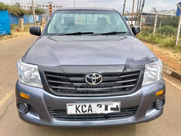 Toyota Hilux 2015 Gray
