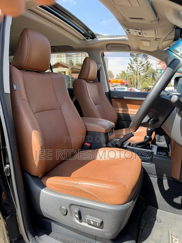 Toyota Land Cruiser Prado 2022 Black