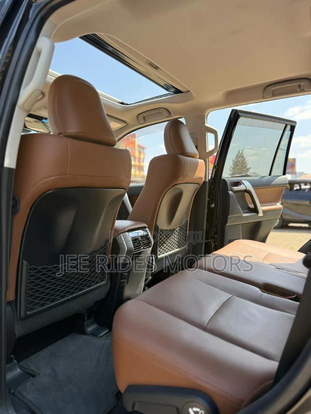 Toyota Land Cruiser Prado 2022 Black