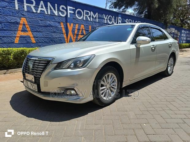 Toyota Crown 2016 Silver