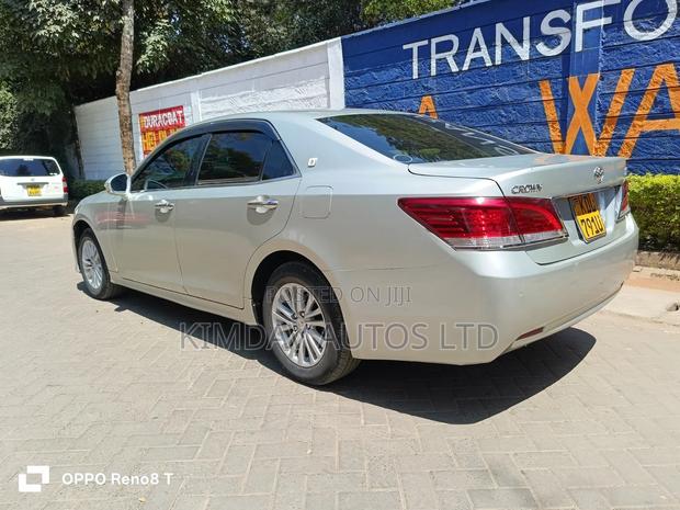 Toyota Crown 2016 Silver