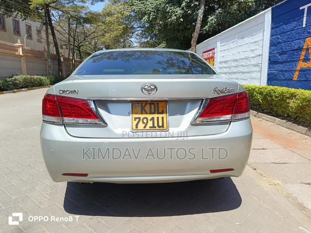 Toyota Crown 2016 Silver
