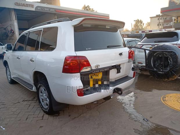 Toyota Land Cruiser 2014 White