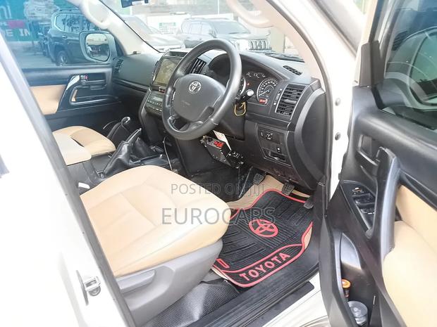 Toyota Land Cruiser 2014 White