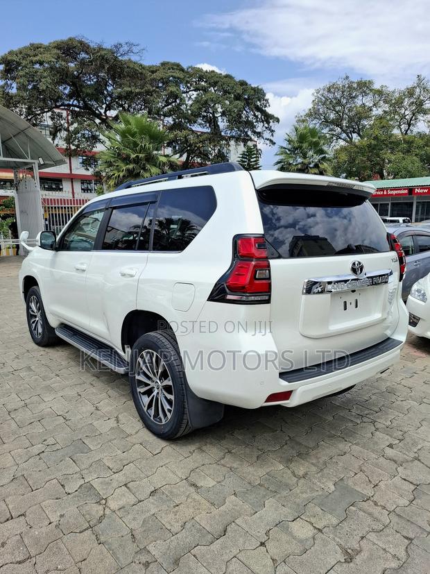 Toyota Land Cruiser Prado 2.8 2020 White