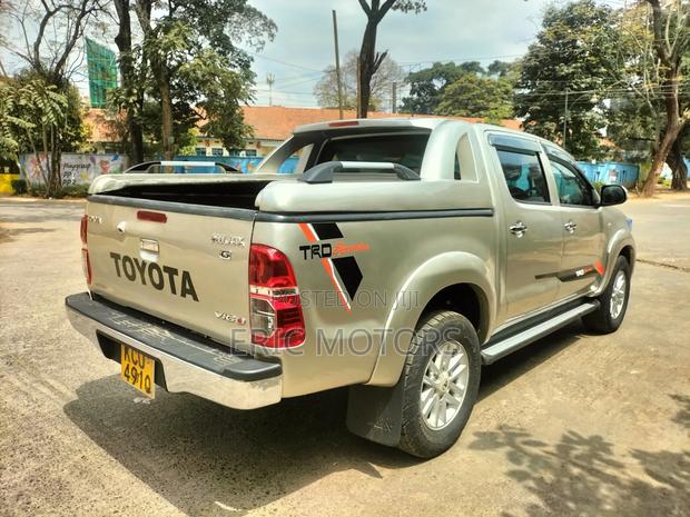 Toyota Hilux 2013 Brown