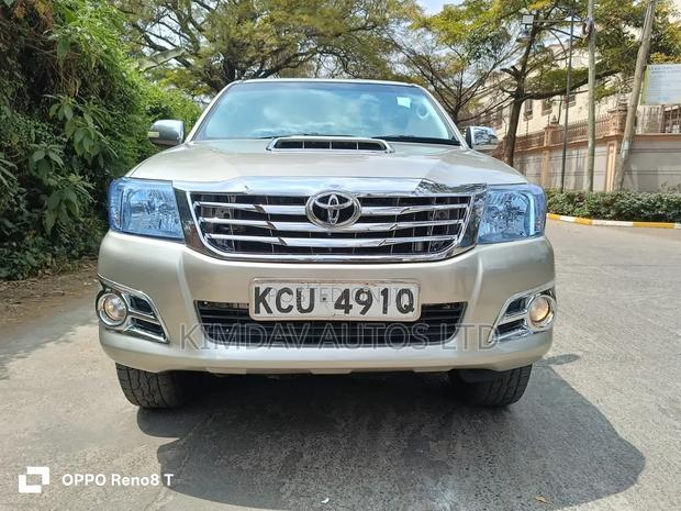 Toyota Hilux 2013 Gold