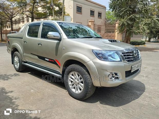 Toyota Hilux 2013 Gold