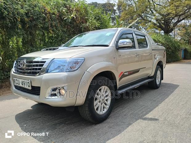 Toyota Hilux 2013 Gold