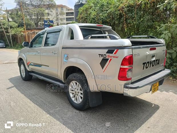 Toyota Hilux 2013 Gold