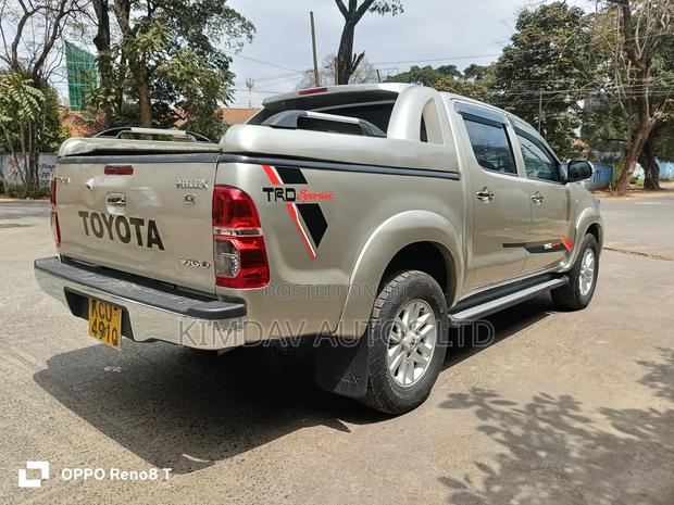 Toyota Hilux 2013 Gold