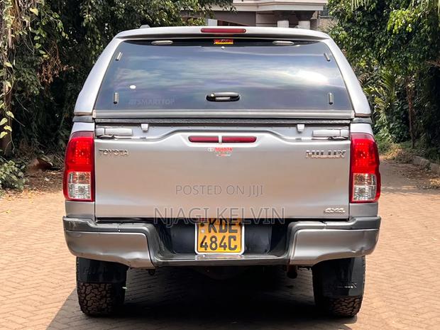 Toyota Hilux 2021 Gray