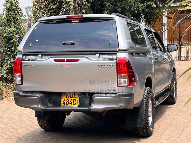 Toyota Hilux 2021 Gray