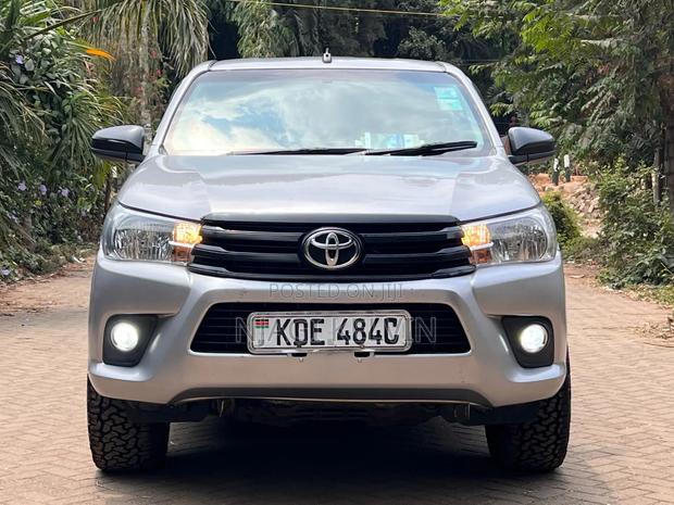 Toyota Hilux 2021 Gray