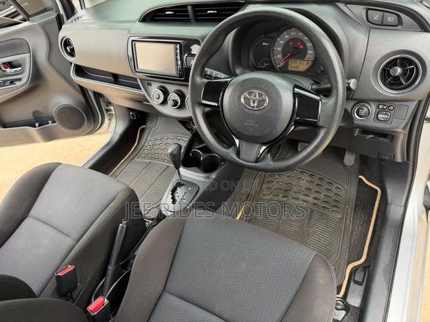 Toyota Vitz 2016 Silver