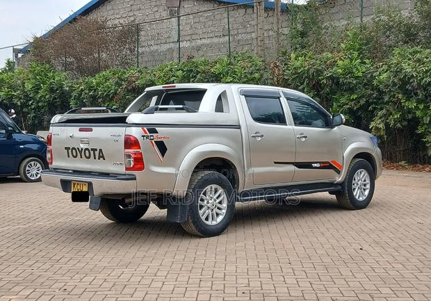 Toyota Hilux 2013 Gray