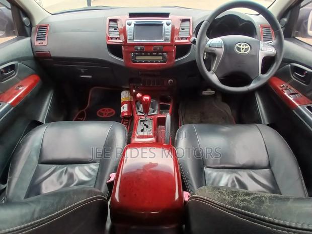 Toyota Hilux 2013 Gray