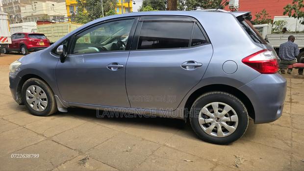 Toyota Auris 2011 Gray