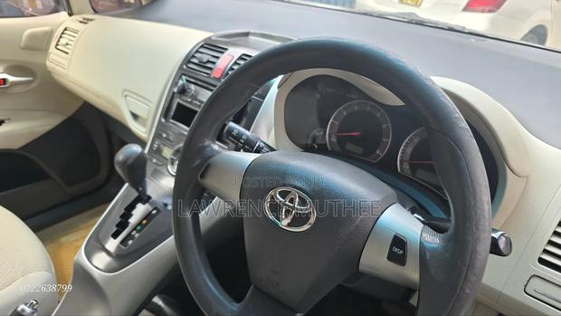 Toyota Auris 2011 Gray