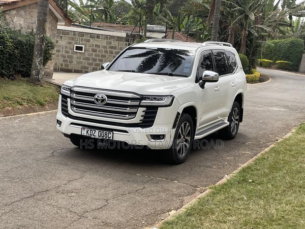 Toyota Land Cruiser 4.6 V8 ZX 2012 White