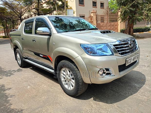 Toyota Hilux 2013 Gold