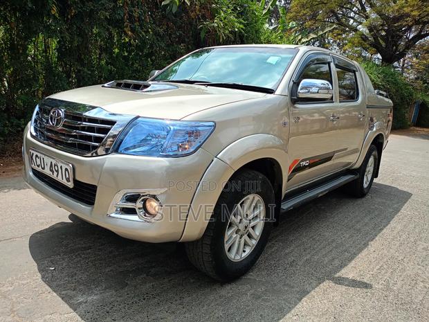 Toyota Hilux 2013 Gold