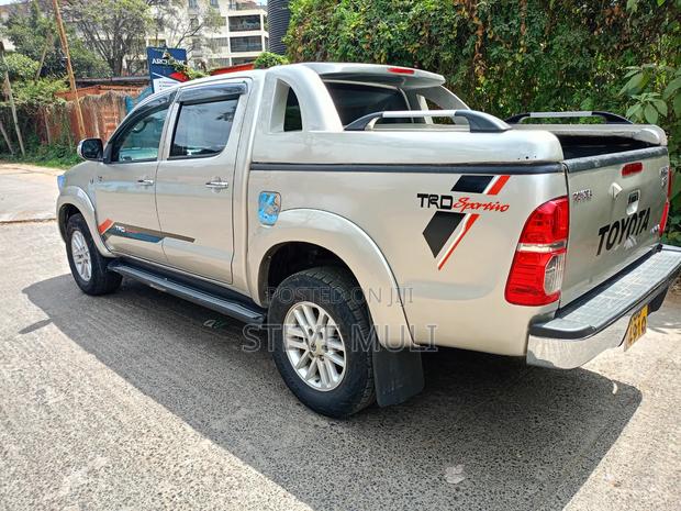 Toyota Hilux 2013 Gold