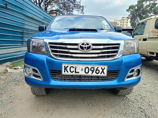 Toyota Hilux 2011 Blue