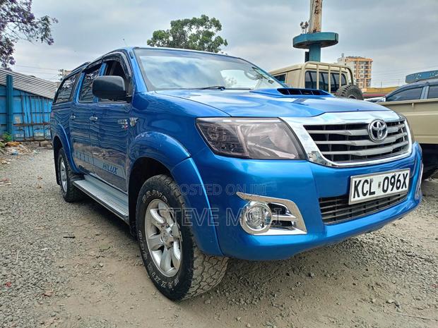 Toyota Hilux 2011 Blue