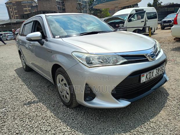 Toyota Corolla Fielder 2019 Silver