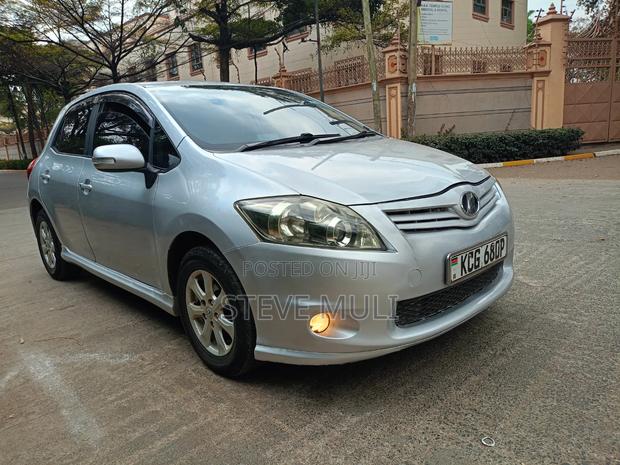 Toyota Auris 2010 Silver