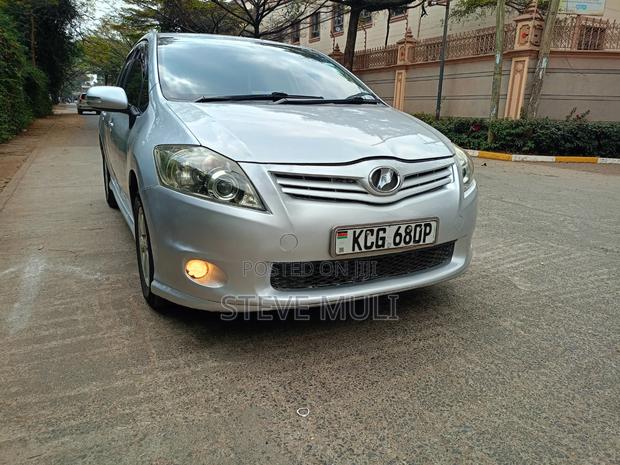 Toyota Auris 2010 Silver